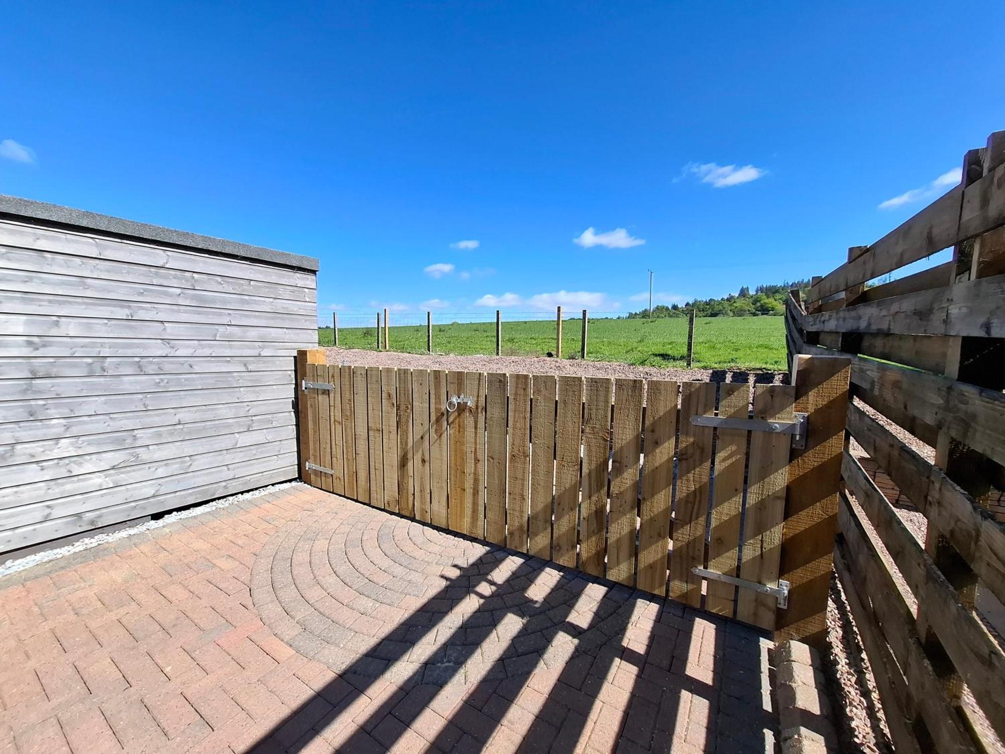 Cairnyard Lodges - Woodrow Beeswing Buitenkant foto